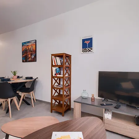 Le Cocon De - Wifi - 300m Centre Апартаменты Cosse-le-Vivien